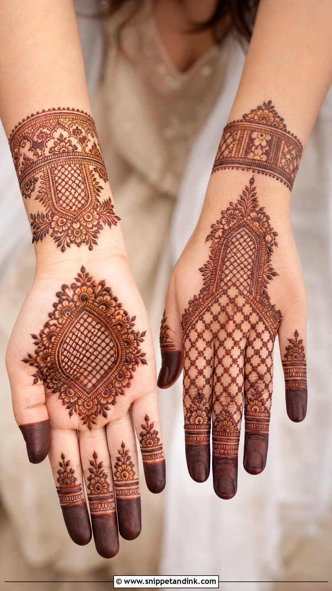 Kashees Jaali Bridal Mehndi Design - Snippet and Ink - 20 Kashees Bridal Mehndi Designs