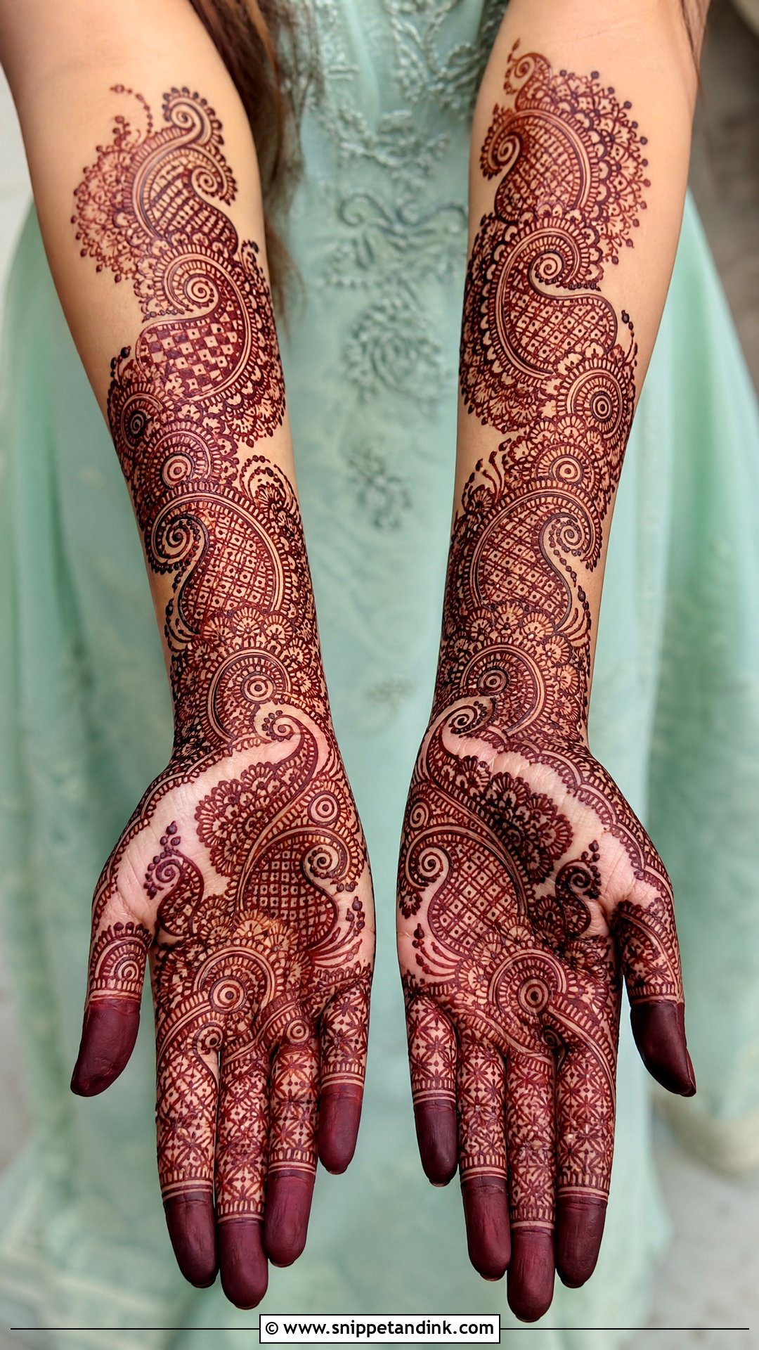 Kashees Paisley Bridal Mehndi Design - Snippet and Ink - 20 Kashees Bridal Mehndi Designs