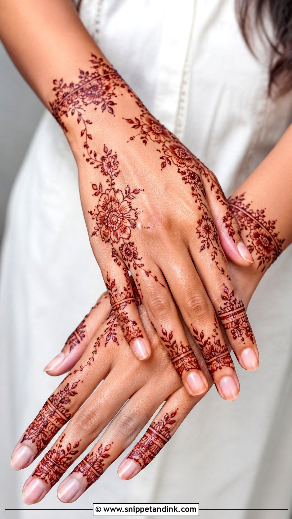 Khafif Back Hand Mehndi Design - Snippet and Ink - 35 Back Hand Mehndi Designs