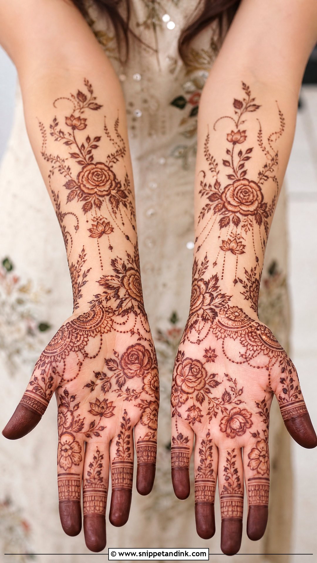 Khafif Floral Bridal Mehndi Design - Snippet and Ink - 20 Khafif Full Hand Bridal Mehndi Designs