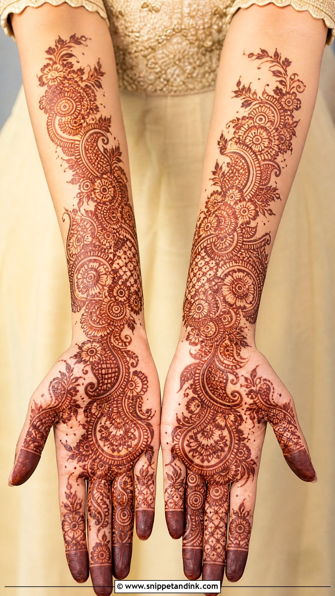 Khafif Indo Arabic Bridal Mehndi Design - Snippet and Ink - 20 Khafif Full Hand Bridal Mehndi Designs
