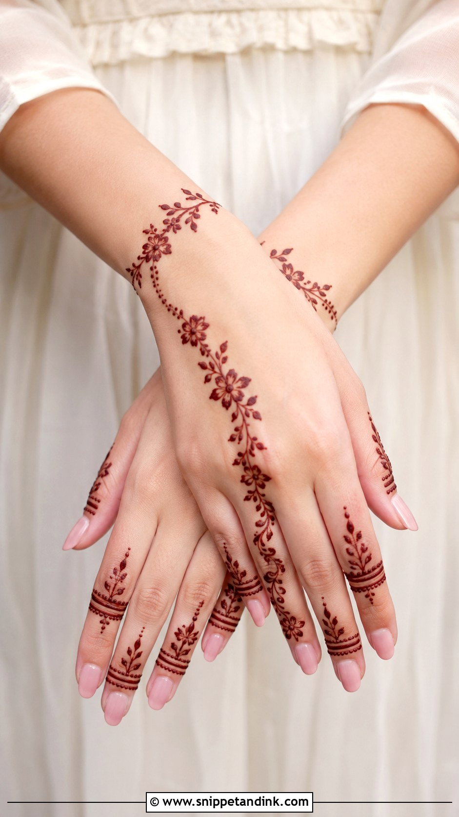 Khafif Mehndi Design For Girls - Snippet and Ink - 35 Khafif Mehndi Designs