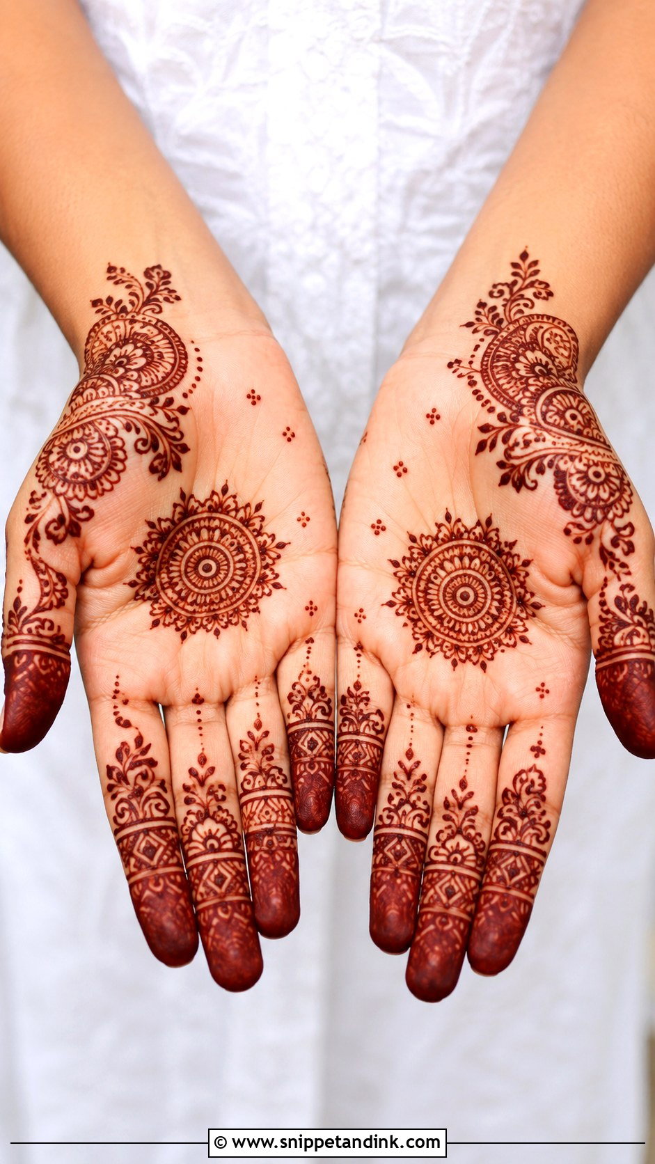 Khafif Mehndi Design For Palm - Snippet and Ink - 35 Khafif Mehndi Design Ideas