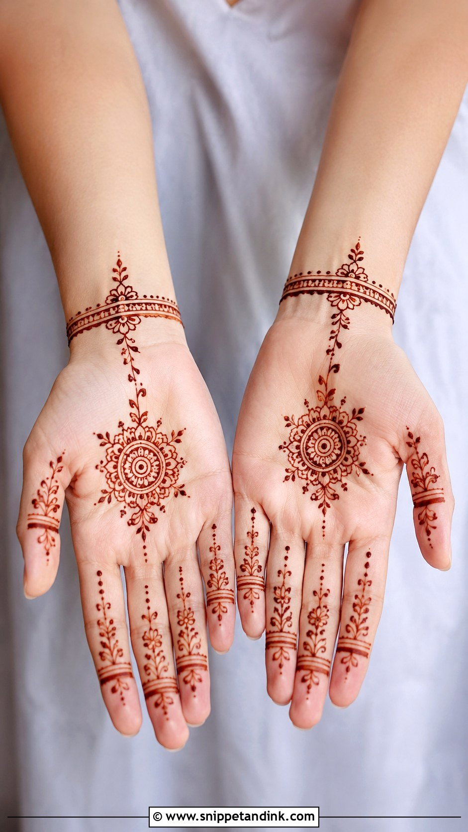 Khafif Mehndi Design For Small Hands - Snippet and Ink - 35 Khafif Mehndi Designs