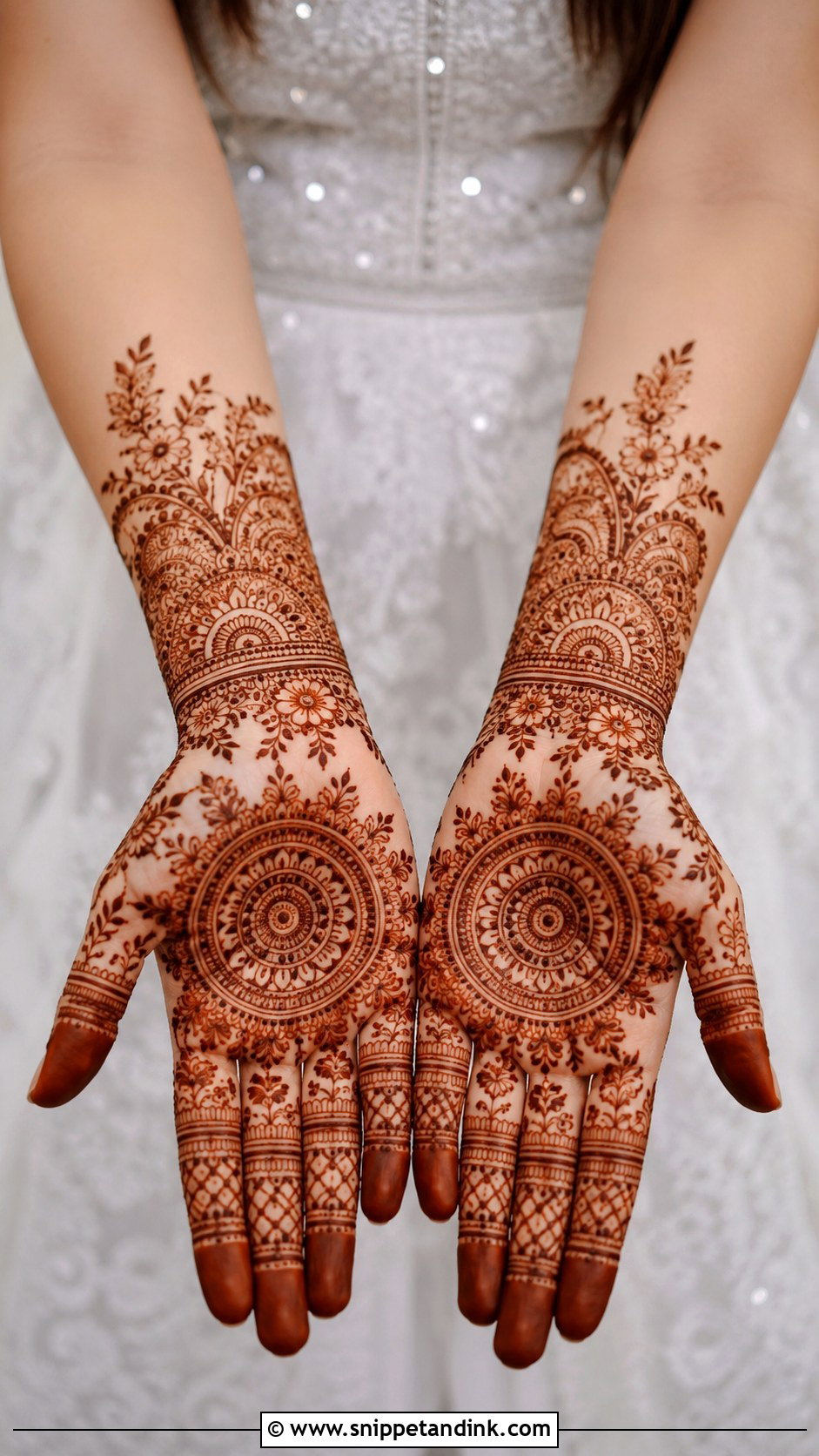 Khafif Mehndi Design For Wedding - Snippet and Ink - 35 Khafif Mehndi Designs
