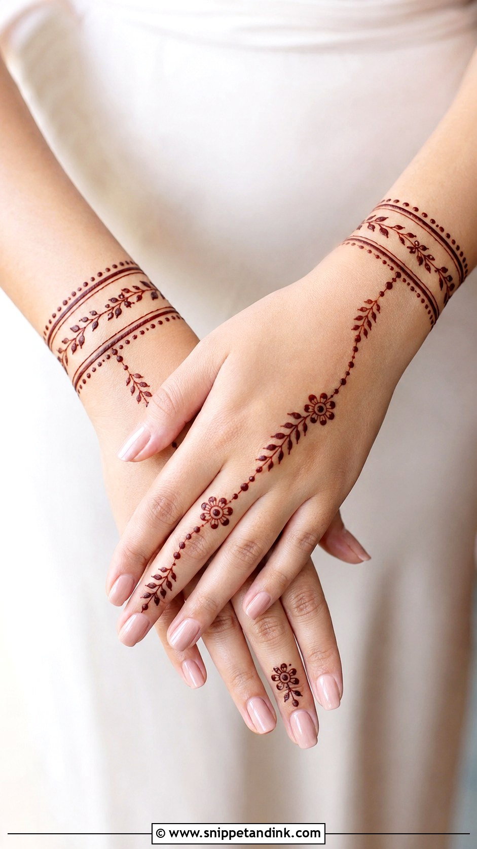 Khafif Mehndi Design For Wrist - Snippet and Ink - 35 Khafif Mehndi Design Ideas