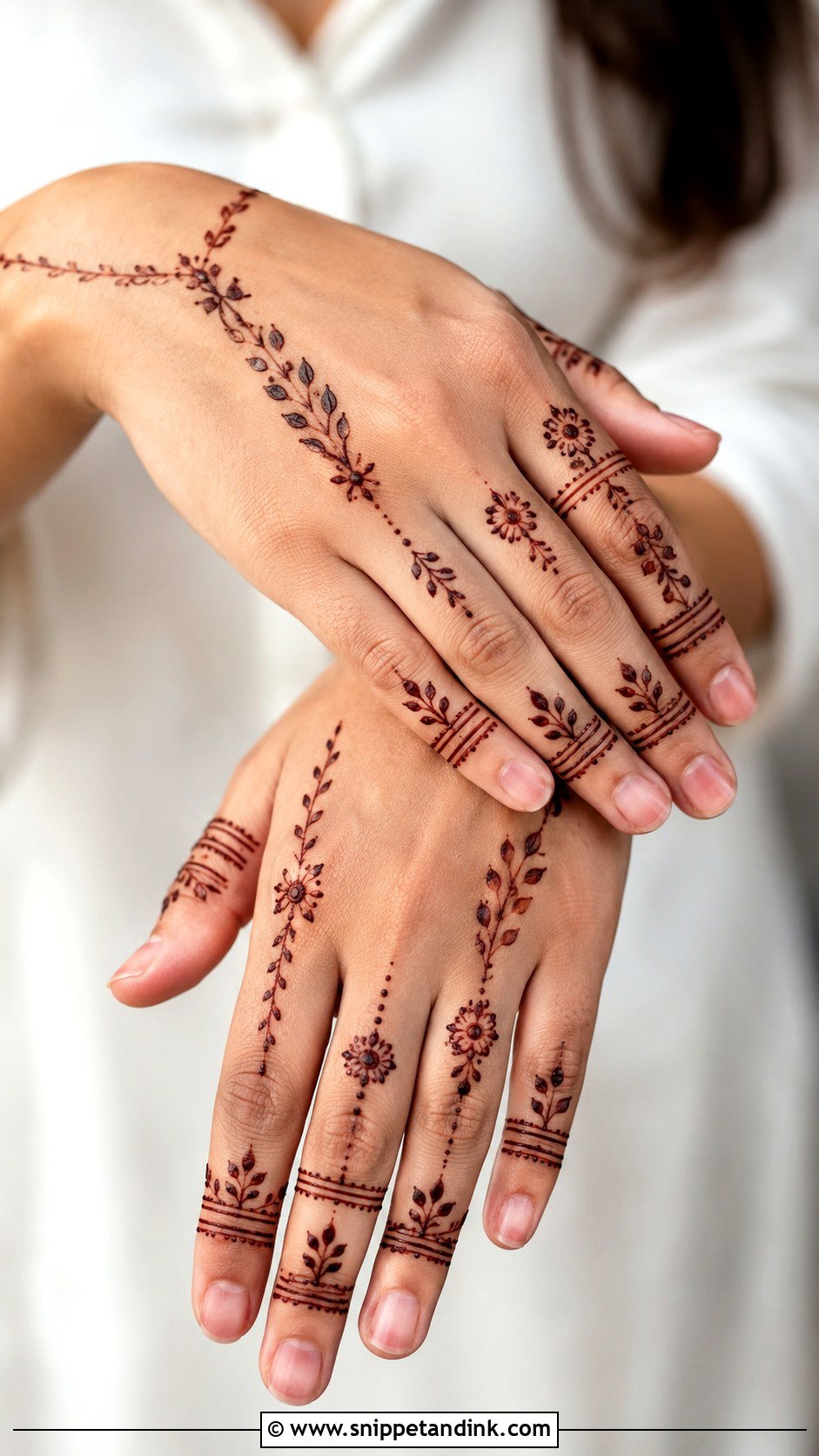 Khafif Mehndi Design With Finger Details - Snippet and Ink - 35 Khafif Mehndi Design Ideas