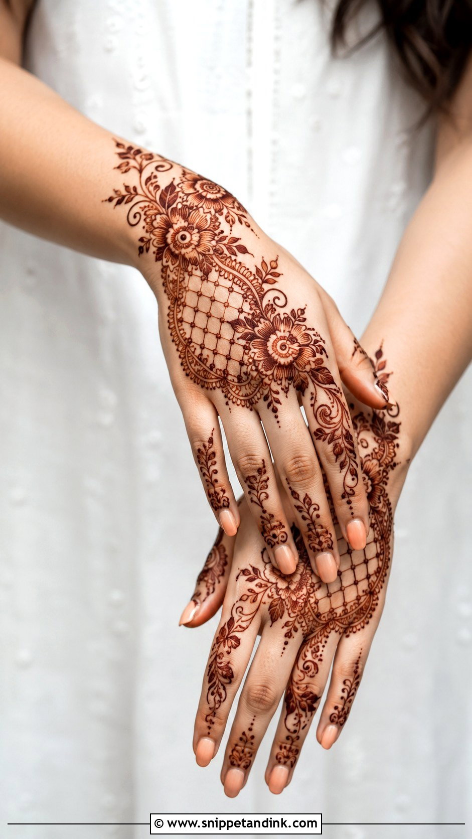 Khafif Mehndi Design With Jaali - Snippet and Ink - 35 Khafif Mehndi Design Ideas