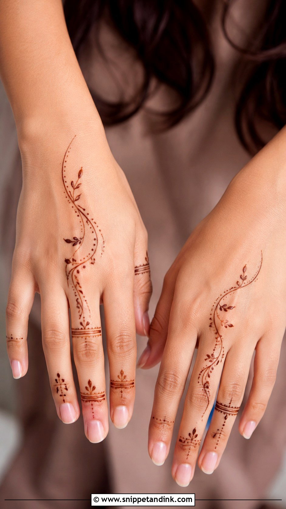 Khafif Mehndi Design With Minimal Lines - Snippet and Ink - 35 Khafif Mehndi Design Ideas