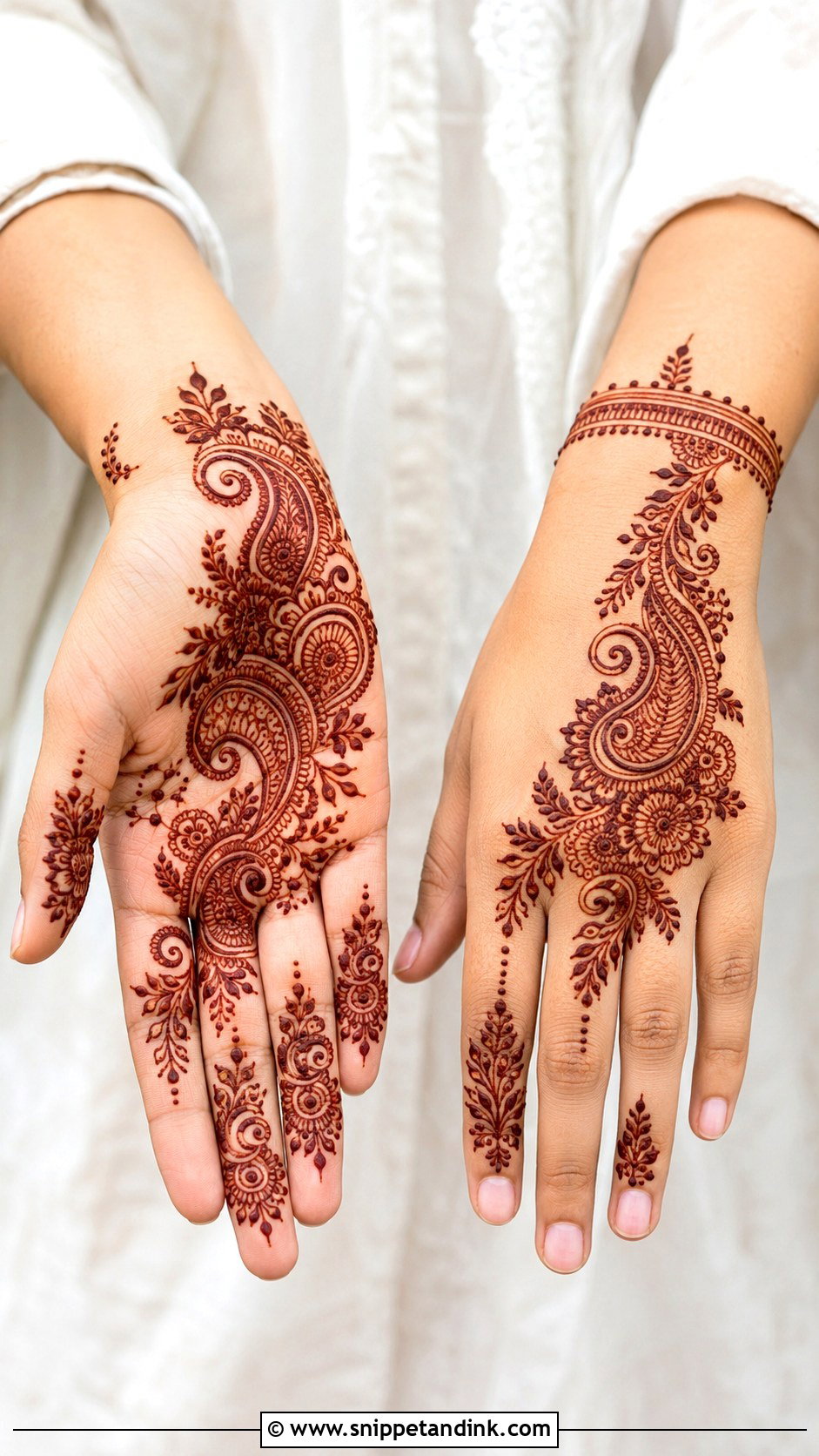 Khafif Mehndi Design With Paisley - Snippet and Ink - 35 Khafif Mehndi Design Ideas