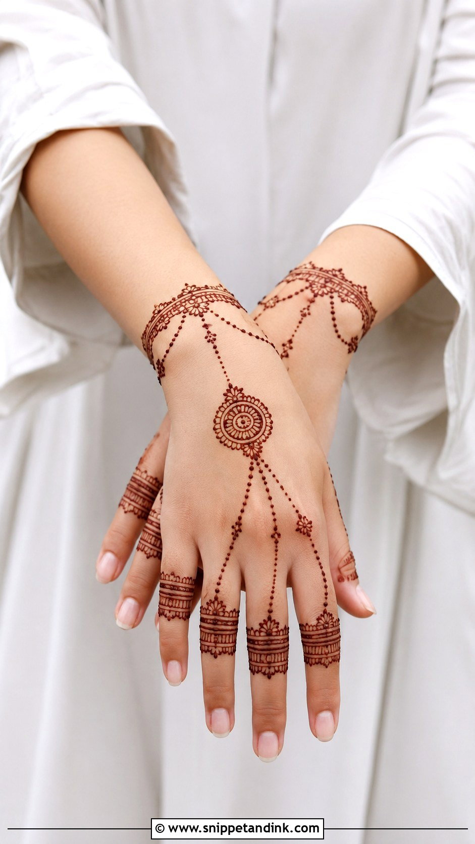 Khafif Mehndi Design With Ring Pattern - Snippet and Ink - 35 Khafif Mehndi Design Ideas