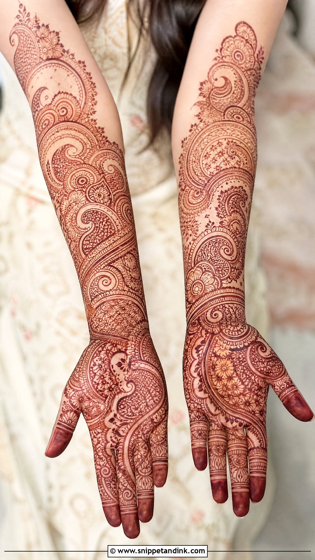 Khafif Paisley Bridal Mehndi Design - Snippet and Ink - 20 Khafif Full Hand Bridal Mehndi Designs