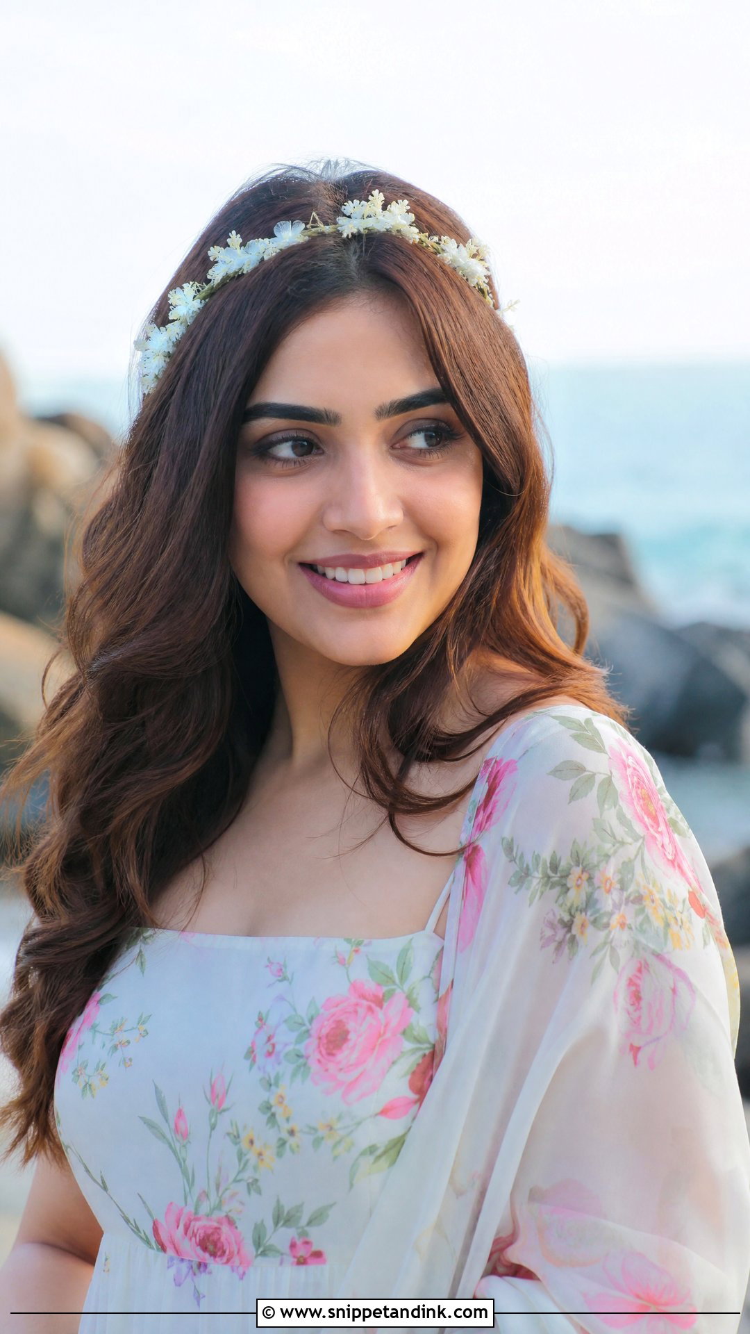 Loose Beach Waves - Snippet and Ink - 20 Easy Indian Hairstyles for Wedding Guest