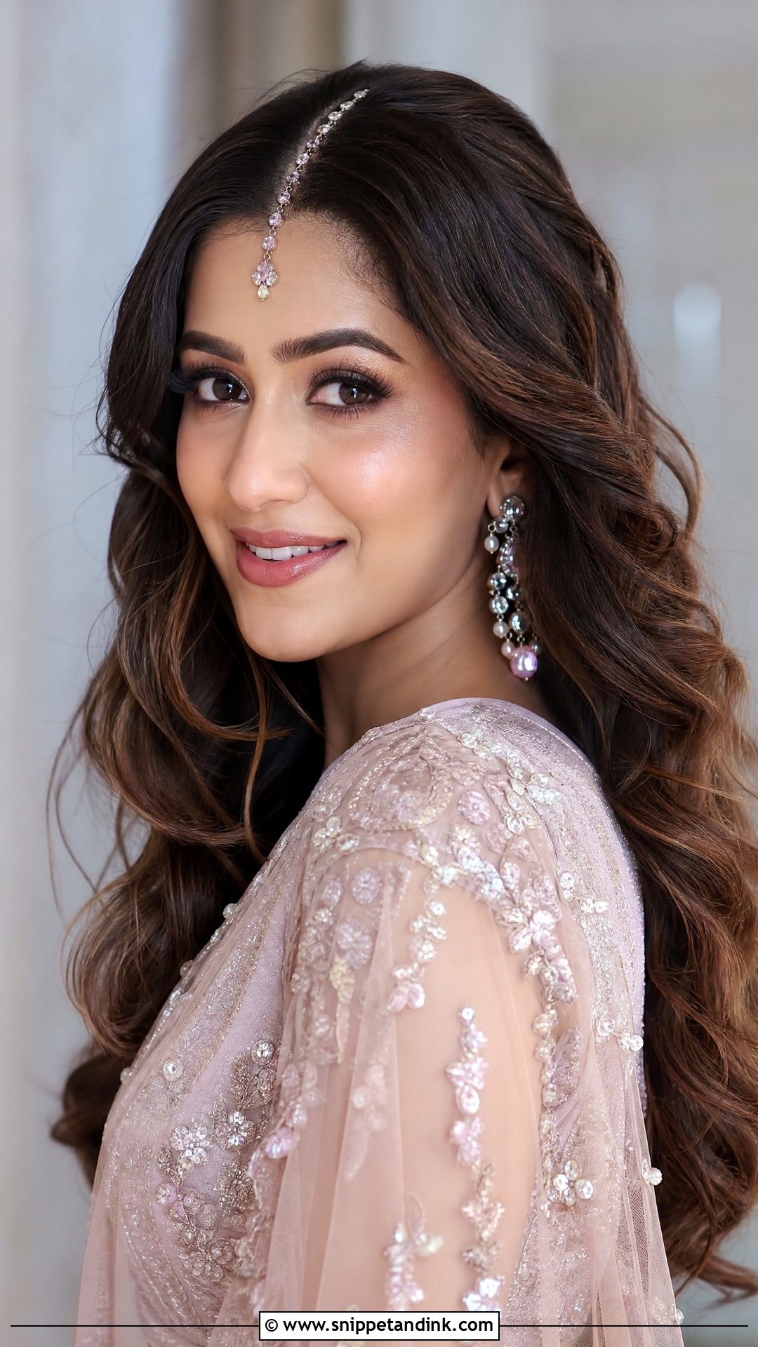 Loose Beach Waves - Snippet and Ink - 20 Punjabi Bride Hairstyle Ideas