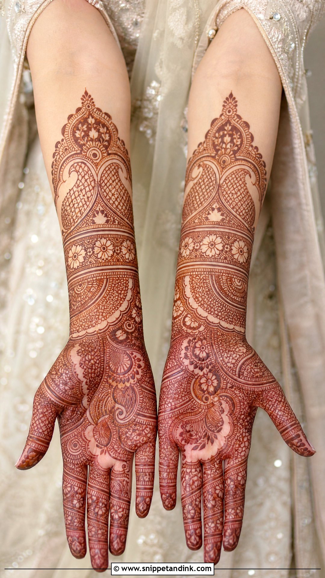 Luxury Mehndi Dress Design - Snippet and Ink - 30 Mehndi Dress Design Ideas