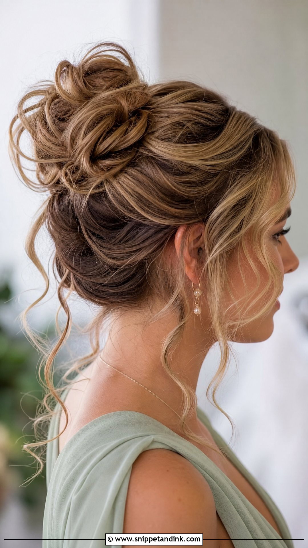 Maid Of Honor Messy Bun Updo - Snippet and Ink - 25 Maid of Honor Hairstyles Updo