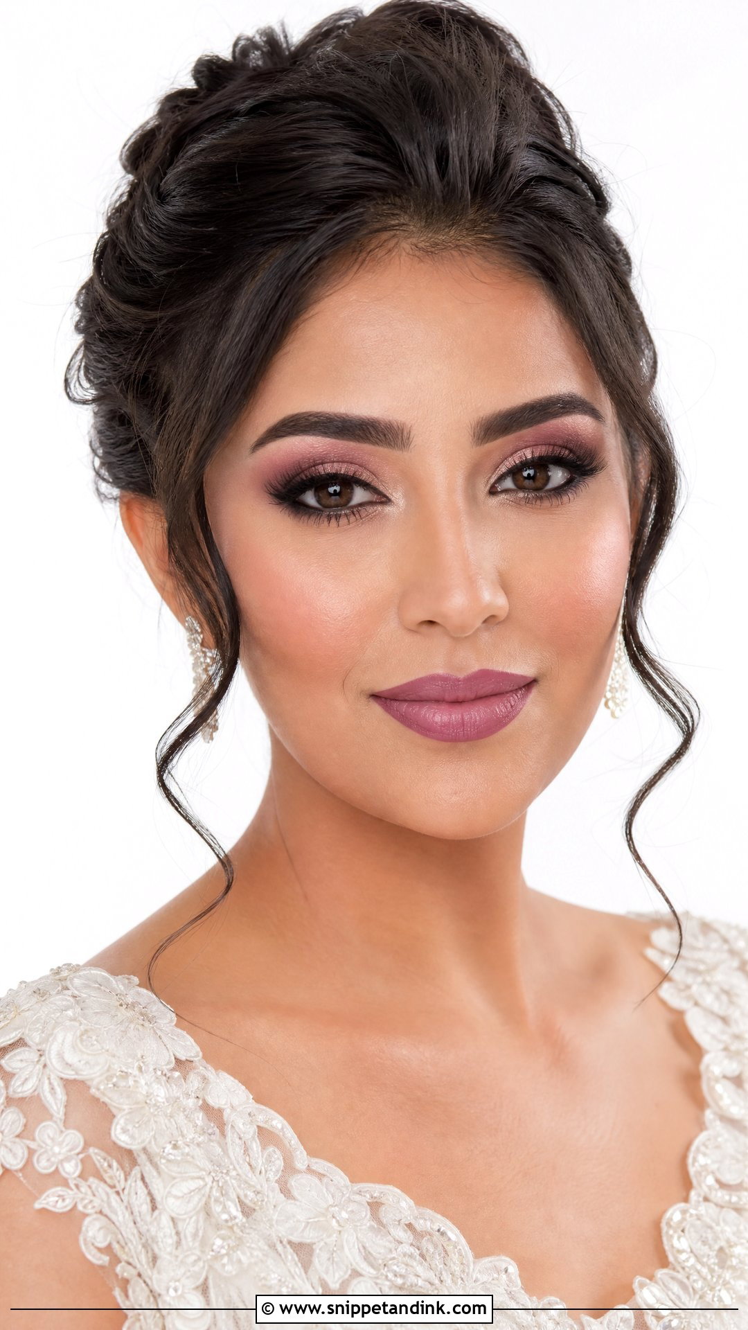 Mauve Wedding Makeup - Snippet and Ink - 35 Wedding Makeup Ideas