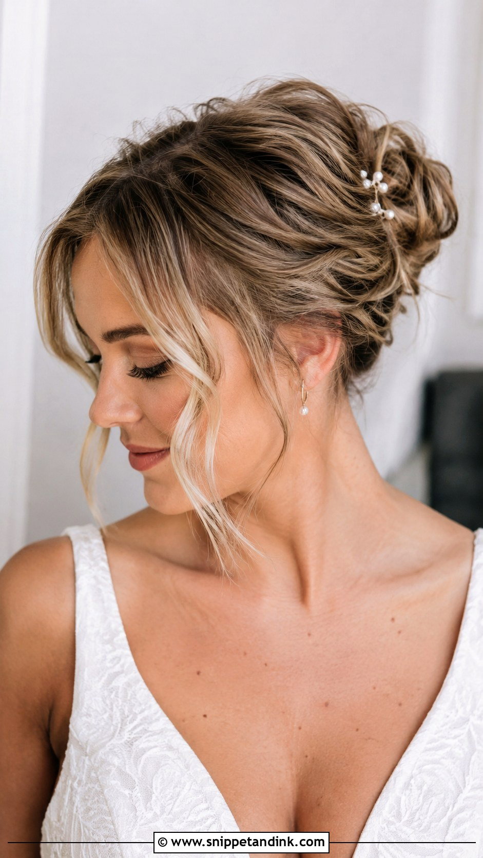 Messy Bun for Short Hair - Snippet and Ink - 20 Messi Bun Hairstyles for Wedding