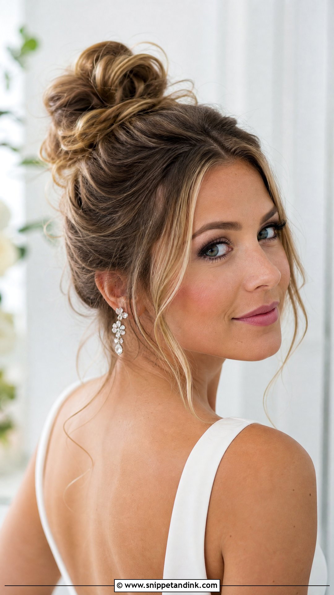 Messy Top Knot for Wedding - Snippet and Ink - 20 Messy Hairstyles for Wedding