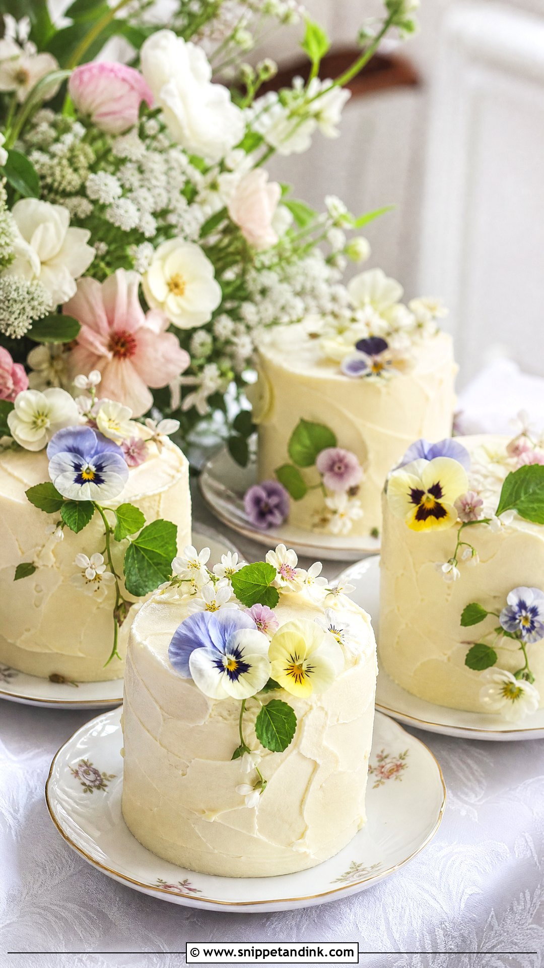 Mini Floral Wedding Cakes - Snippet and Ink - 20 Mini Wedding Cakes