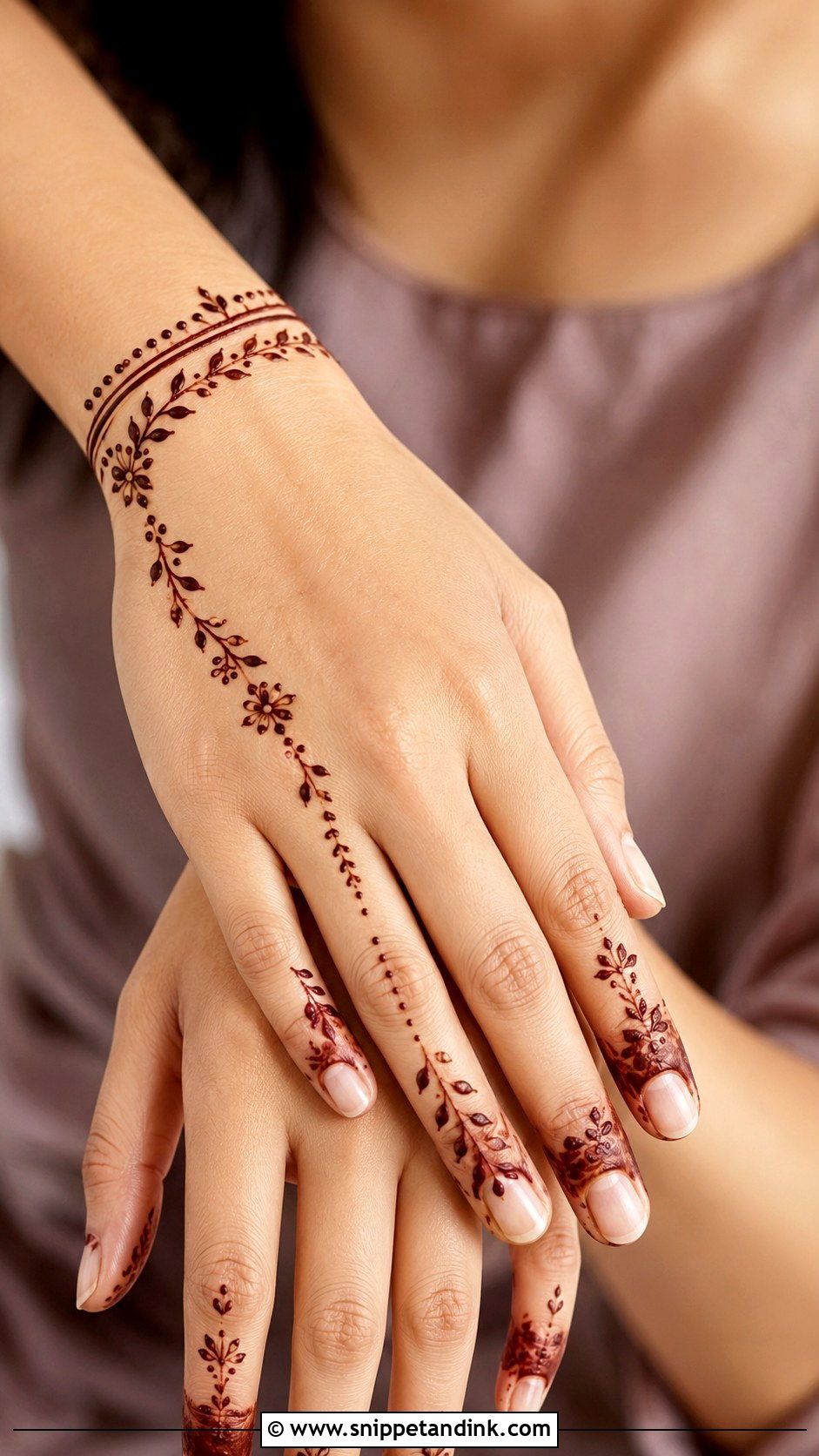Minimal Arabian Mehndi Design - Snippet and Ink - 35 Arabian Mehndi Design Ideas