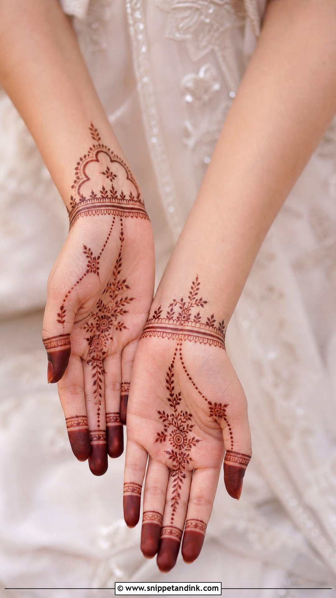 Minimal Bridal Khafif Mehndi Design - Snippet and Ink - 20 Bridal Khafif Mehndi Designs