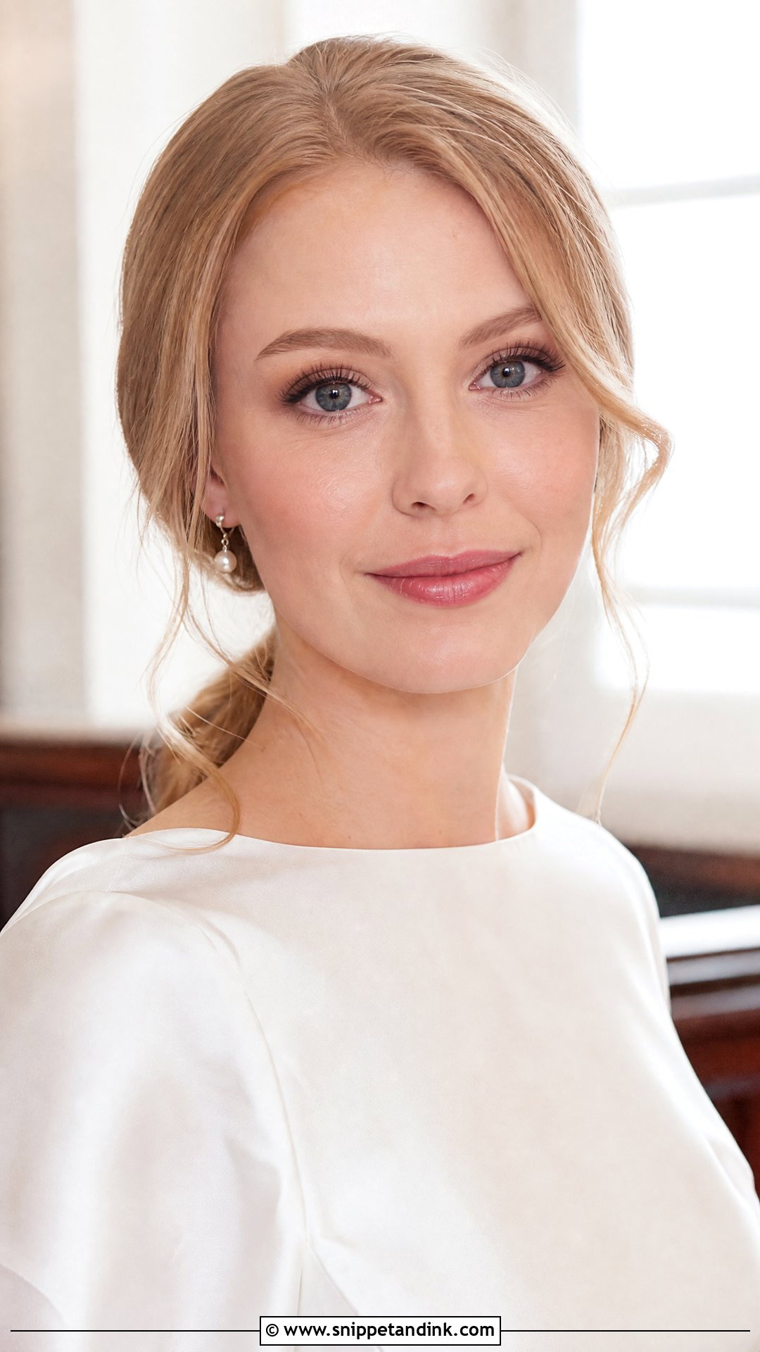 Minimal Bridal Makeup - Snippet and Ink - 20 Bridal Makeup Aesthetic Ideas