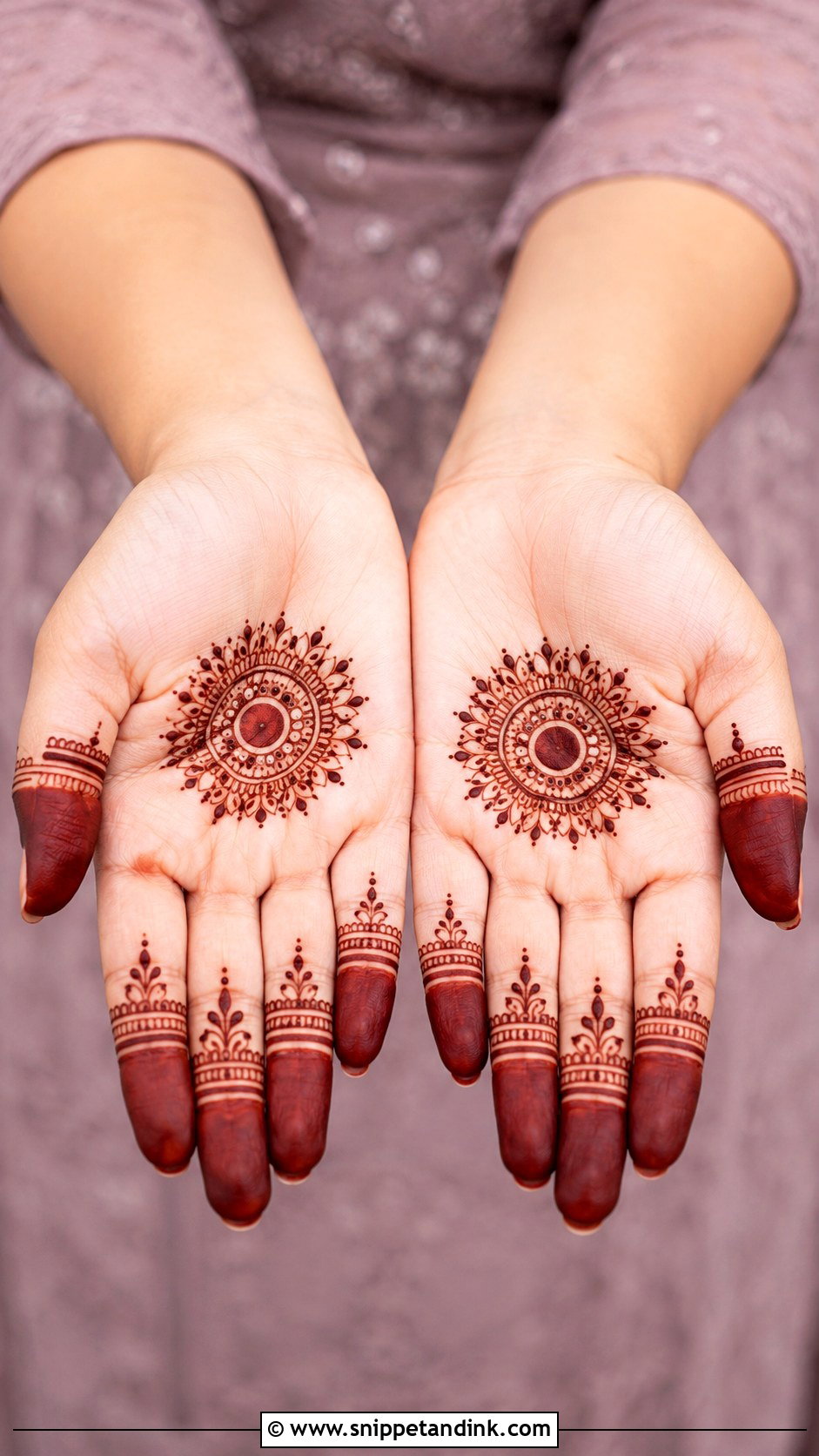 Minimal Circle Mehndi Design - Snippet and Ink - 30 Minimalistic Mehndi Designs