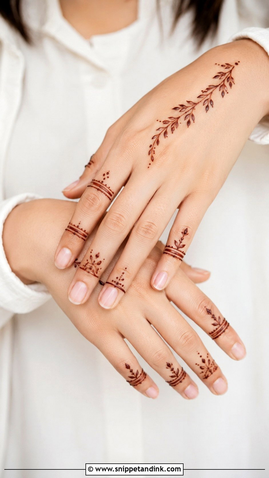 Minimal Finger Mehndi Design - Snippet and Ink - 30 Mehndi Designs for Fingers