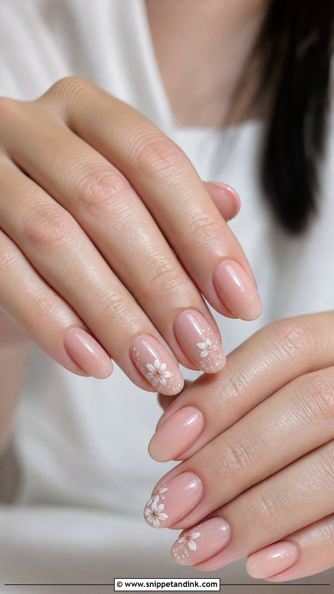Minimal Floral Wedding Nails - Snippet and Ink - 20 Simple Elegant Wedding Nails