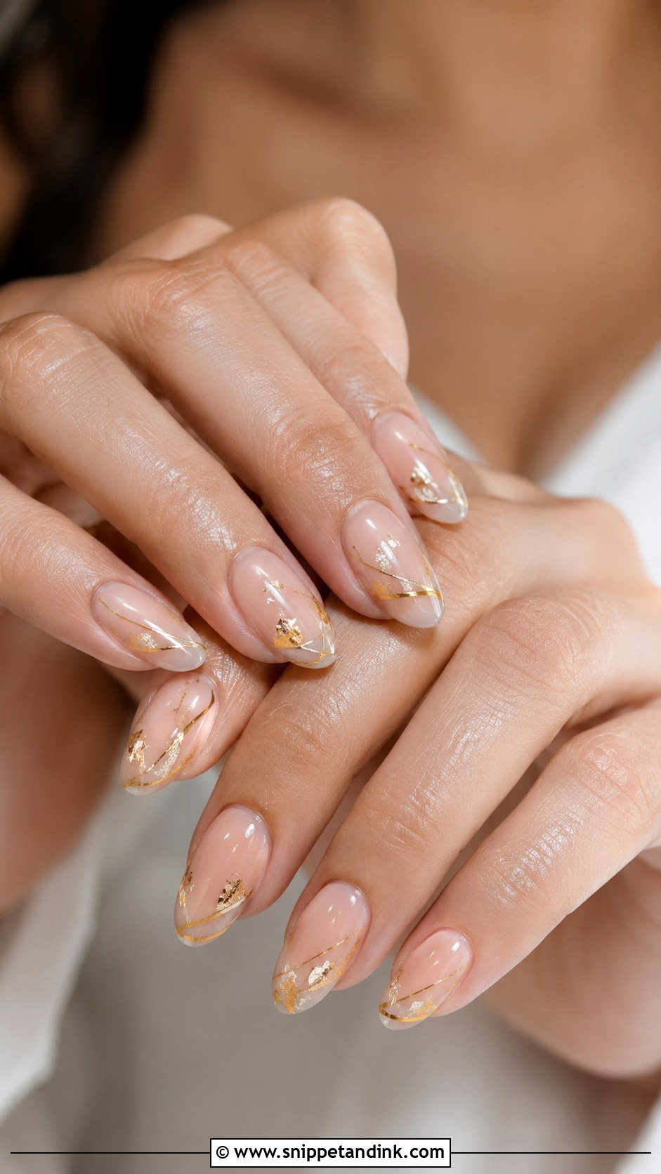 Minimal Gold Bride Wedding Nails - Snippet and Ink - 30 Bride's Nails Wedding