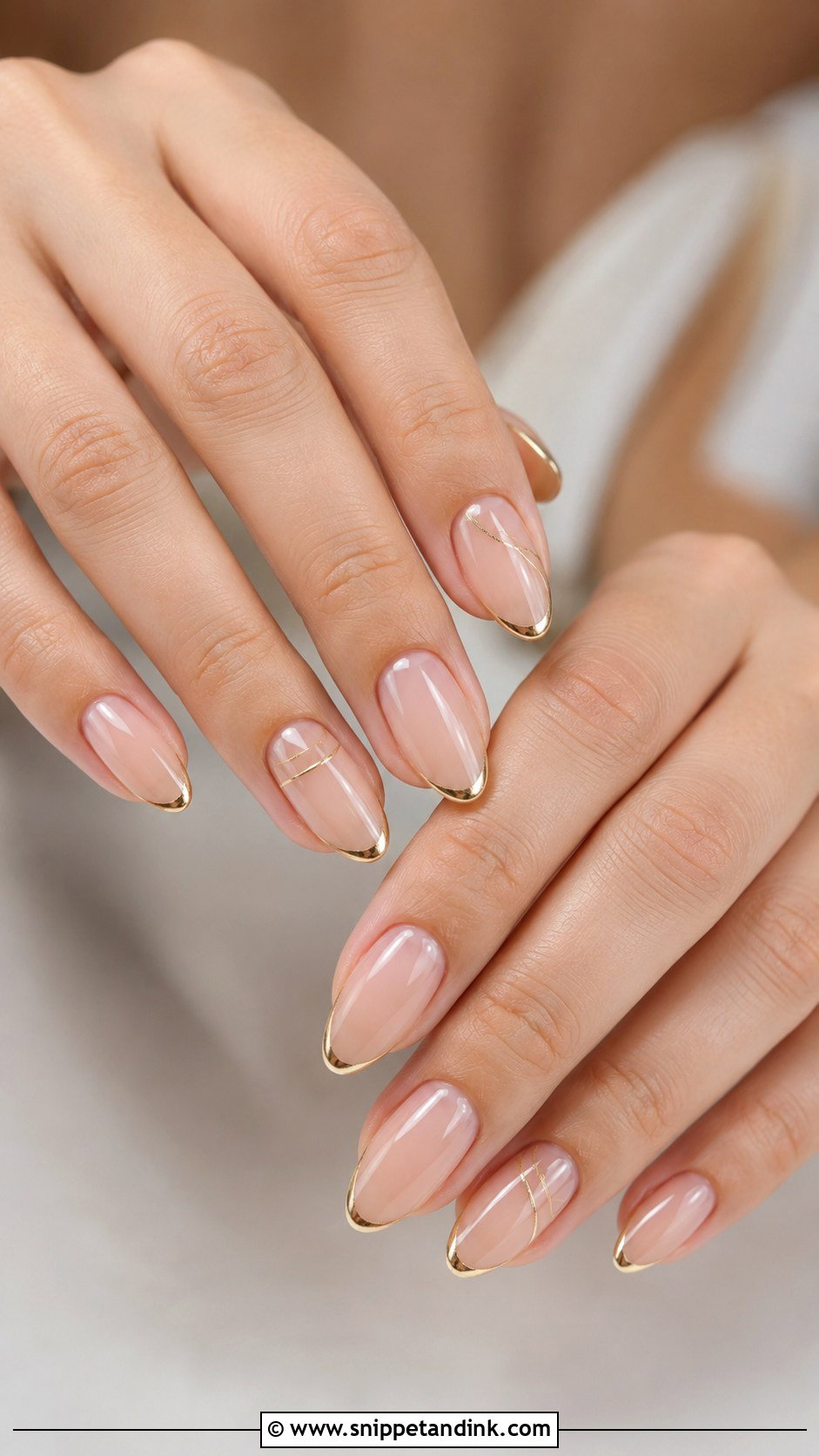 Minimal Gold Bridesmaid Wedding Nails - Snippet and Ink - 20 Bridesmaids Wedding Nails