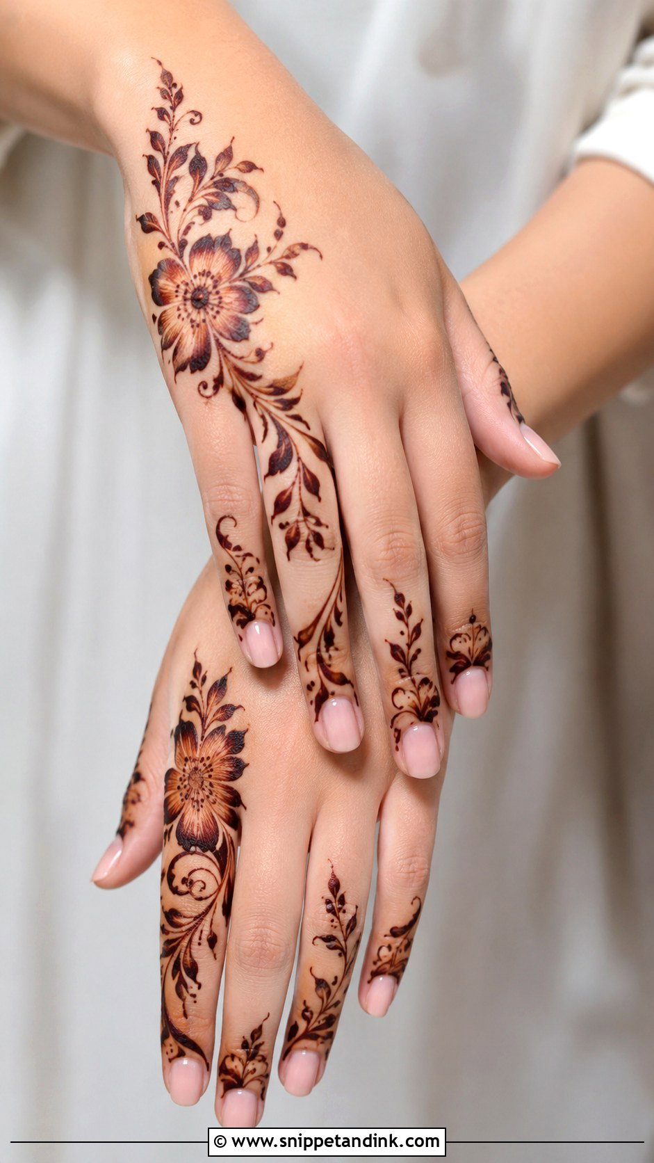 Minimal Gulf Mehndi Design - Snippet and Ink - 35 Minimal Mehndi Designs