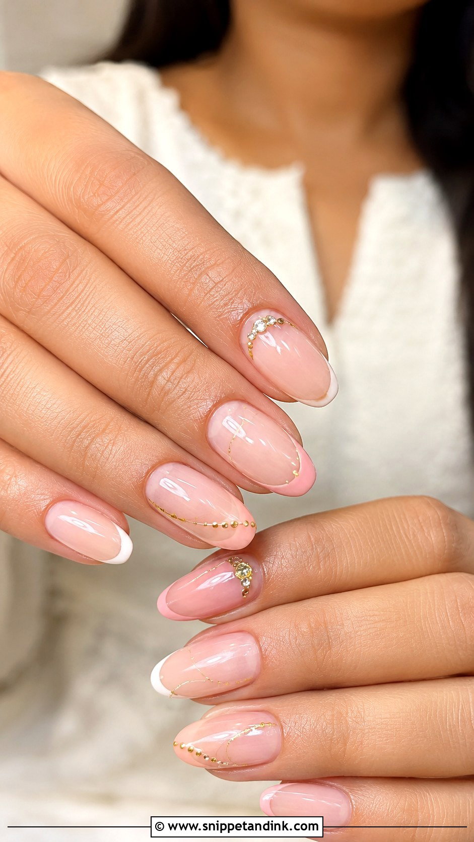 Minimal Indian Wedding Nails - Snippet and Ink - 20 Indian Wedding Nails Design