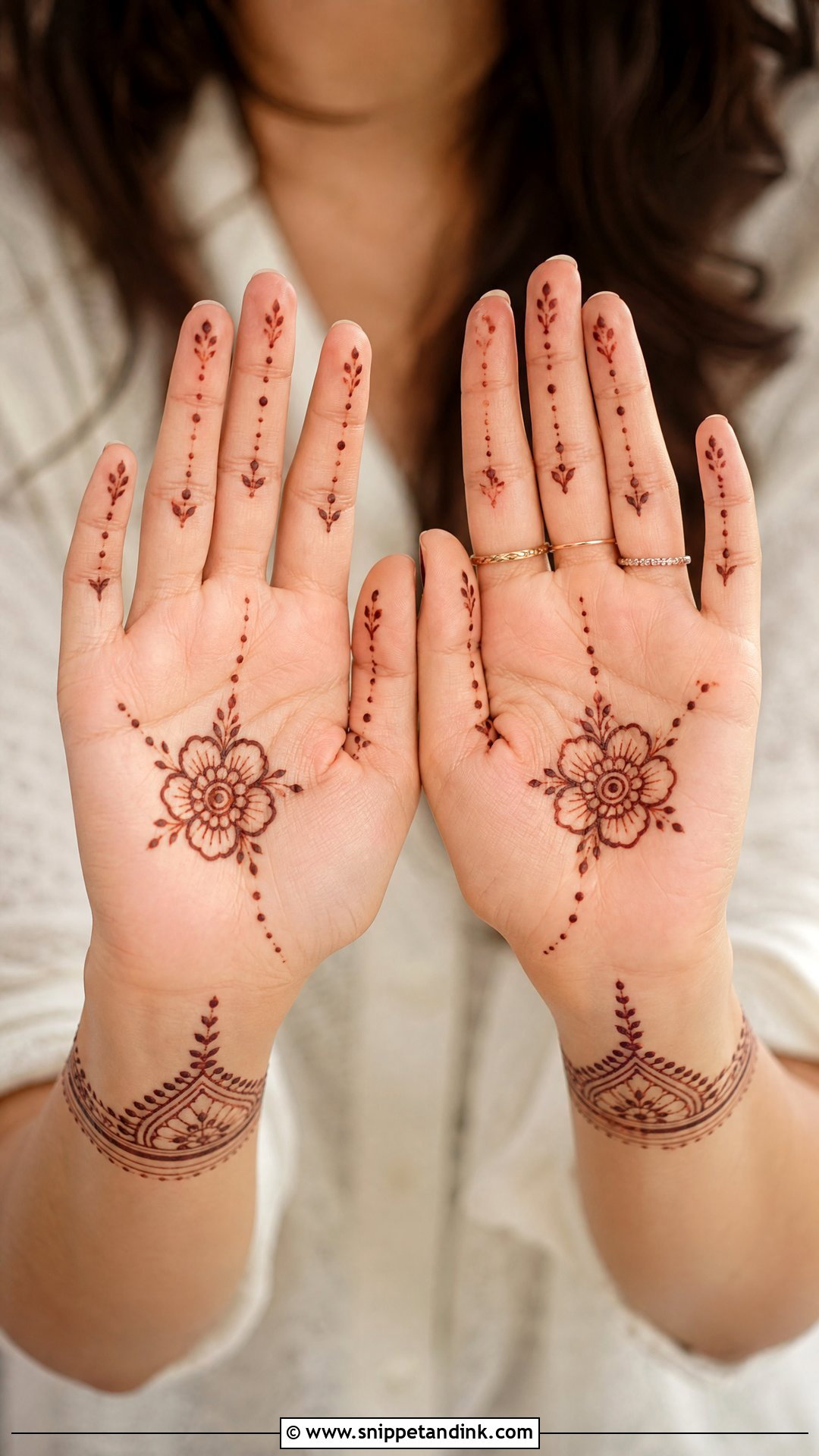 Minimal Inside Mehndi Design - Snippet and Ink - 25 Inside Mehndi Designs