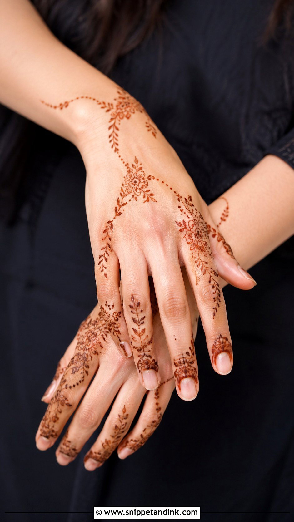 Minimal Khafif Mehndi Design - Snippet and Ink - 35 Khafif Mehndi Designs