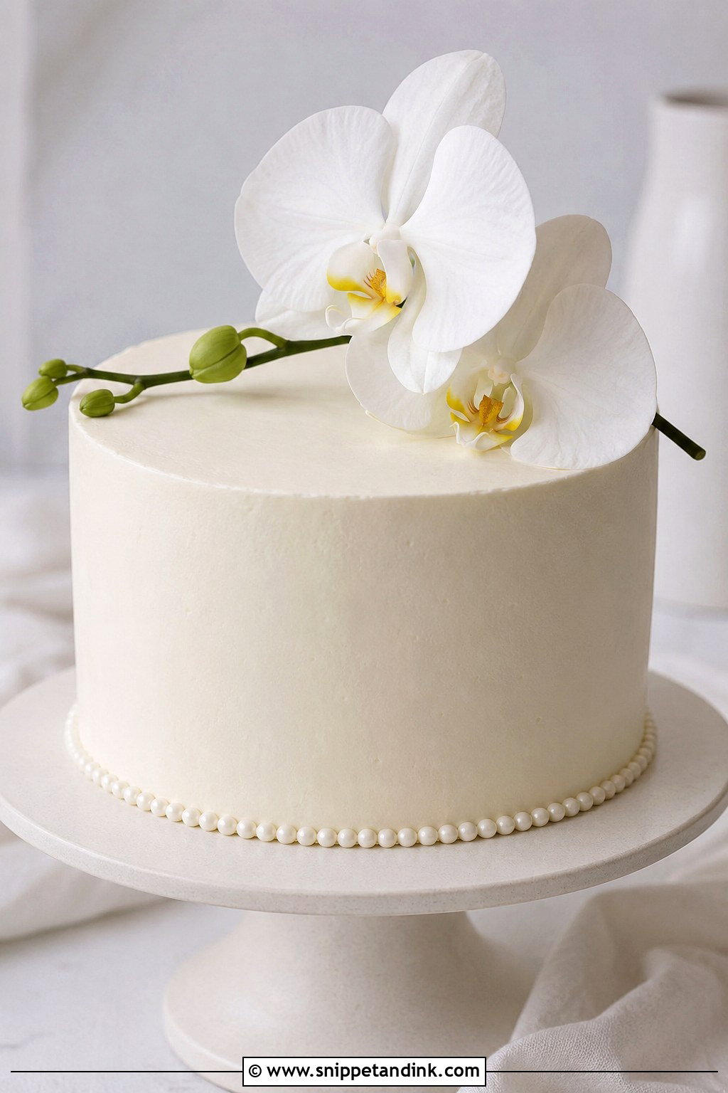 Minimalist 1 Layer Wedding Cake - Snippet and Ink - 20 1 Layer Wedding Cake Ideas