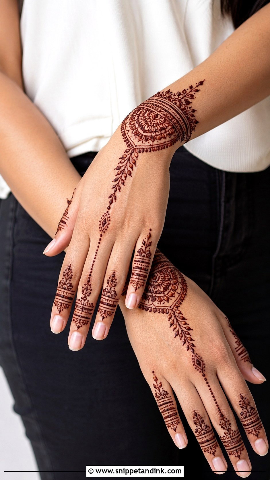 Modern Backhand Mehndi Design - Snippet and Ink - 35 Latest Backhand Mehndi Designs