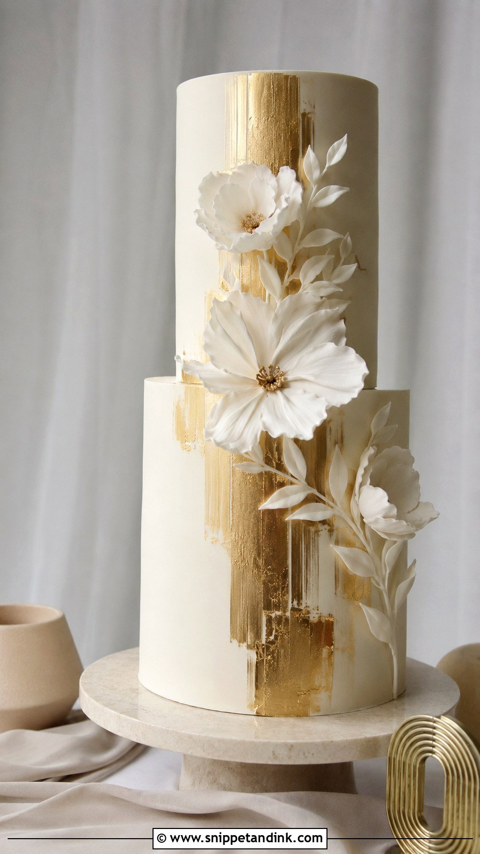 Modern Gold Wedding Cake - Snippet and Ink - 20 Golden Cake Ideas for Wedding