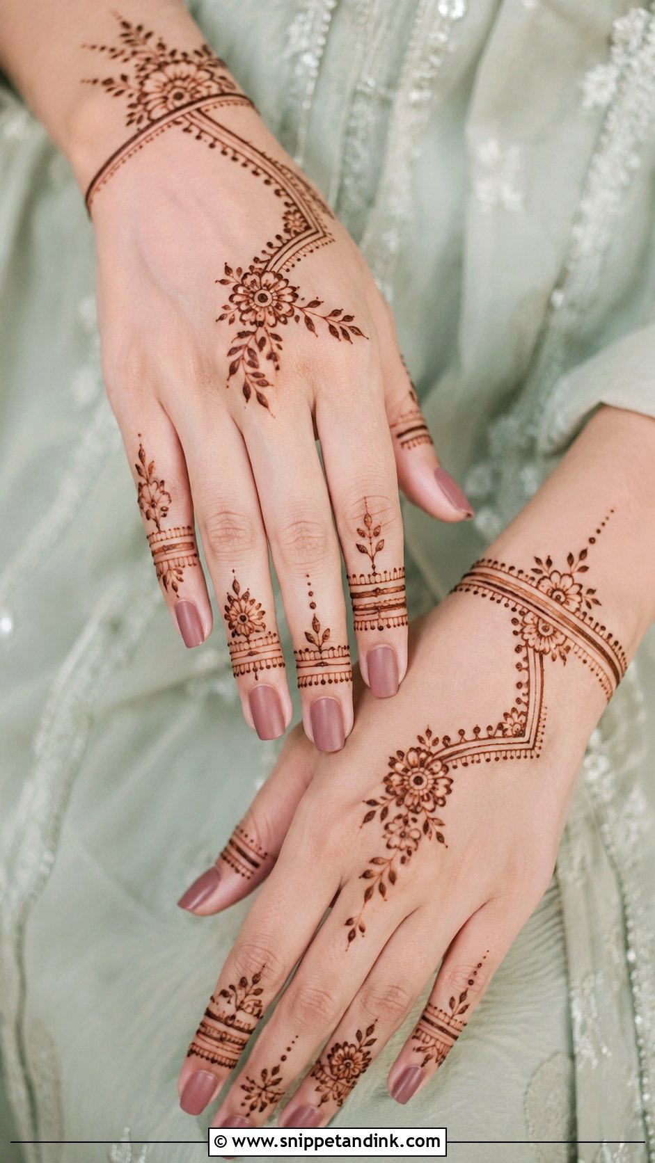 Modern Khafif Mehndi Design - Snippet and Ink - 35 Khafif Mehndi Designs