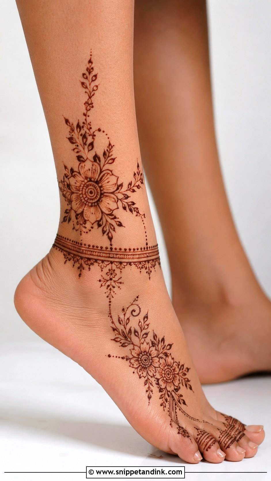 Modern Legs Mehndi Design - Snippet and Ink - 35 Legs Mehndi Design Ideas