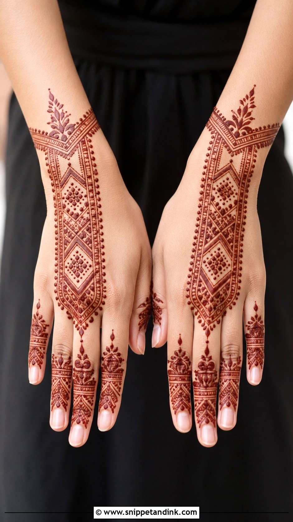 Moroccan Back Hand Mehndi Design - Snippet and Ink - 35 Back Hand Mehndi Designs