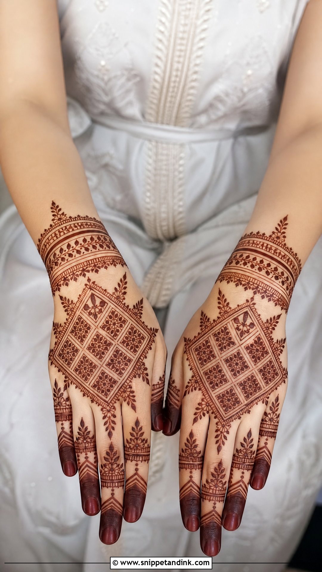 Moroccan Bridal Back Hand Mehndi Design - Snippet and Ink - 20 Latest Bridal Back Side Mehndi Design Ideas