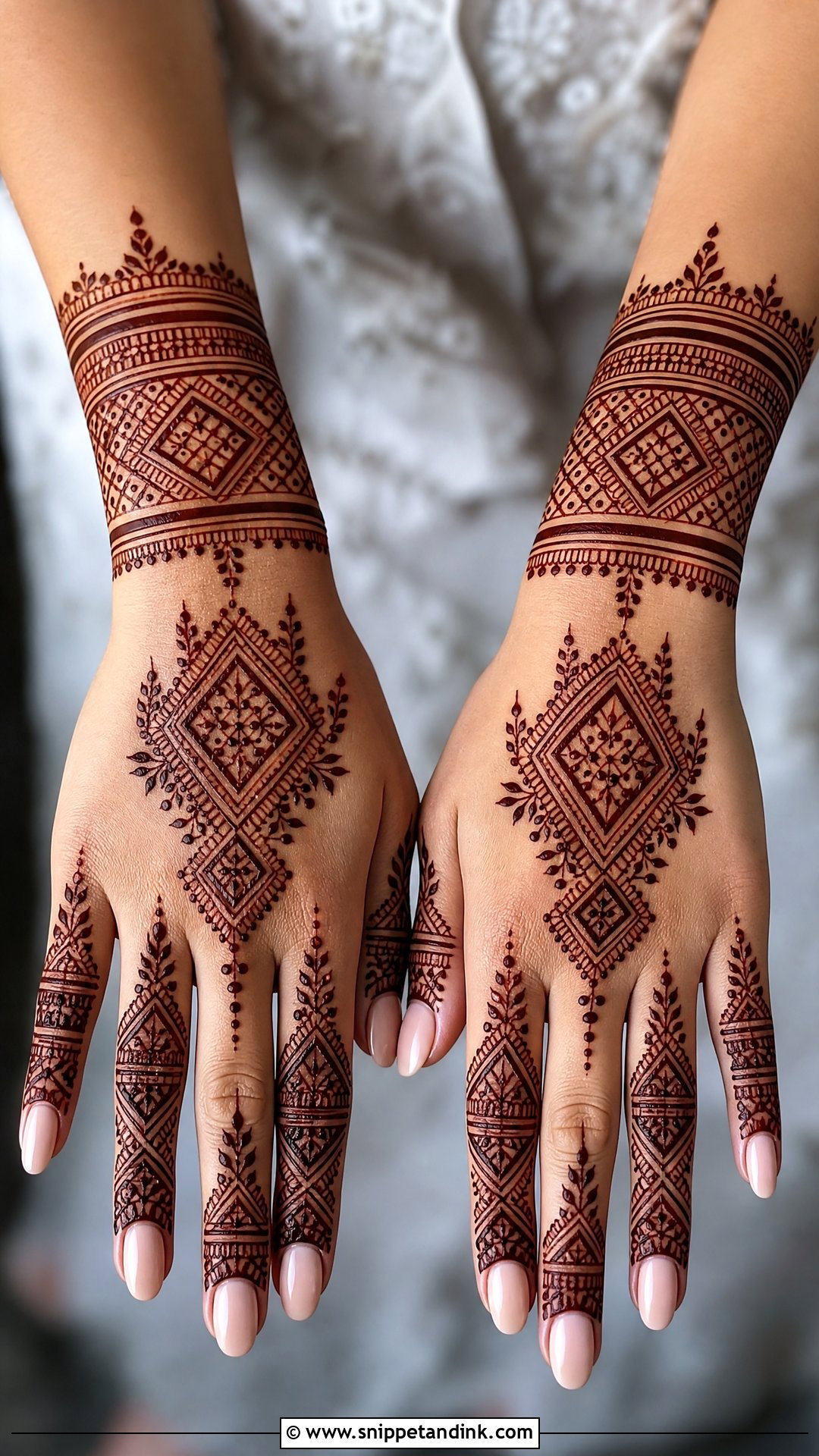 Moroccan Bridal Back Hand Mehndi Design - Snippet and Ink - 20 Bride Back Hand Mehndi Designs