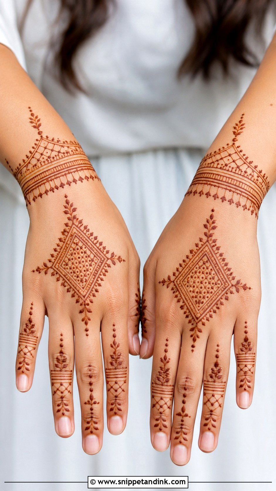 Moroccan Khafif Mehndi Design - Snippet and Ink - 35 Khafif Mehndi Designs