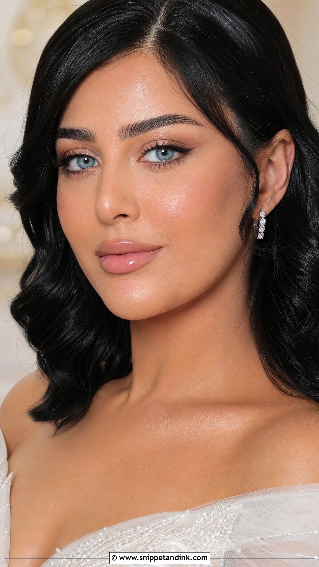 Natural Bridal Makeup With Glossy Lips For Blue Eyes - Snippet and Ink - 25 Natural Bridal Makeup for Blue Eyes