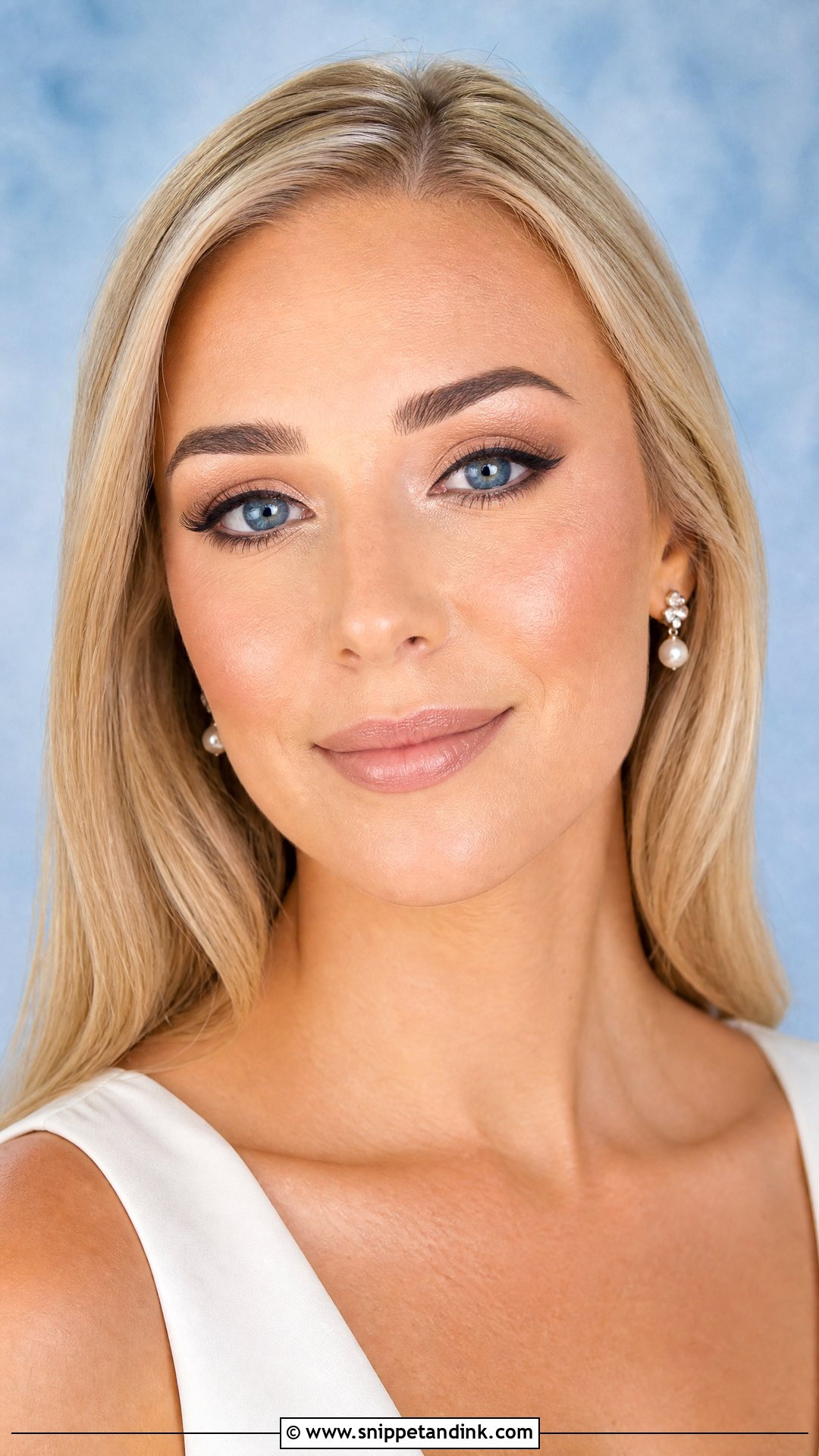 Navy Liner Wedding Makeup For Blue Eyes - Snippet and Ink - 20 Wedding Eye Makeup for Blue Eyes