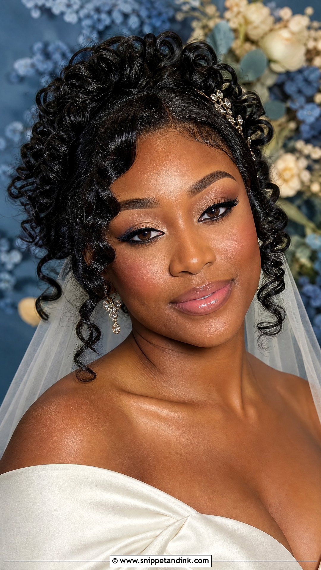 Navy Wedding Eyeliner - Snippet and Ink - 20 Wedding Makeup Eyeliner Ideas