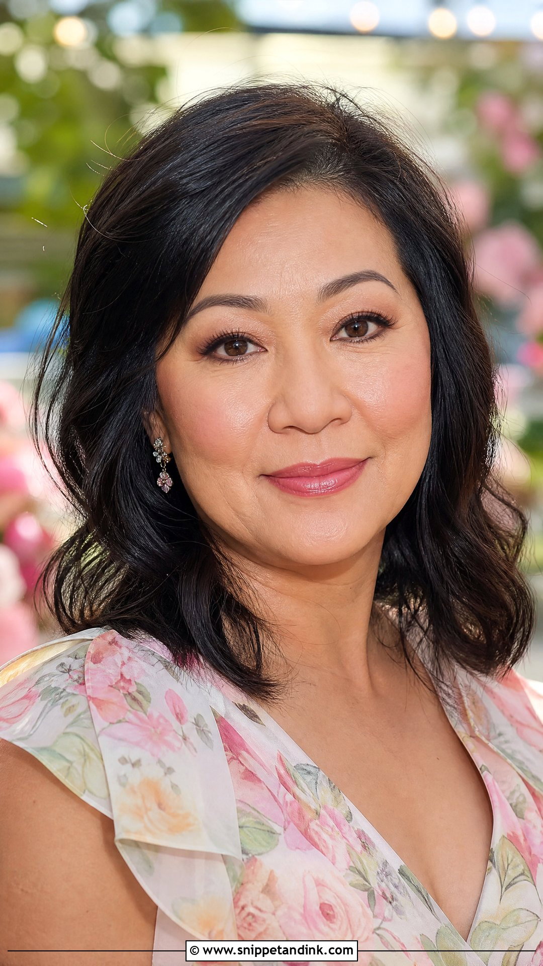 Outdoor Wedding Mother Of The Groom Makeup Look - Snippet and Ink - 20 Mother of the Groom Makeup Looks