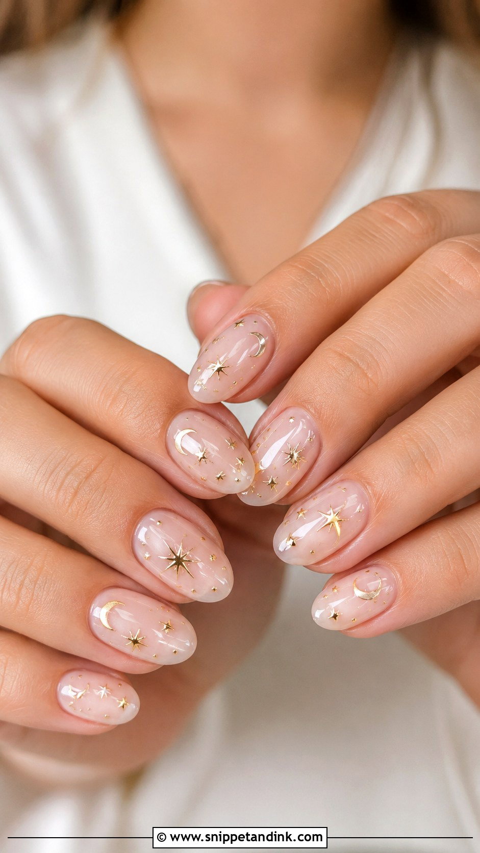 Oval Wedding Nails With Gold Stars - Snippet and Ink - 20 Wedding Nails Gold Accent